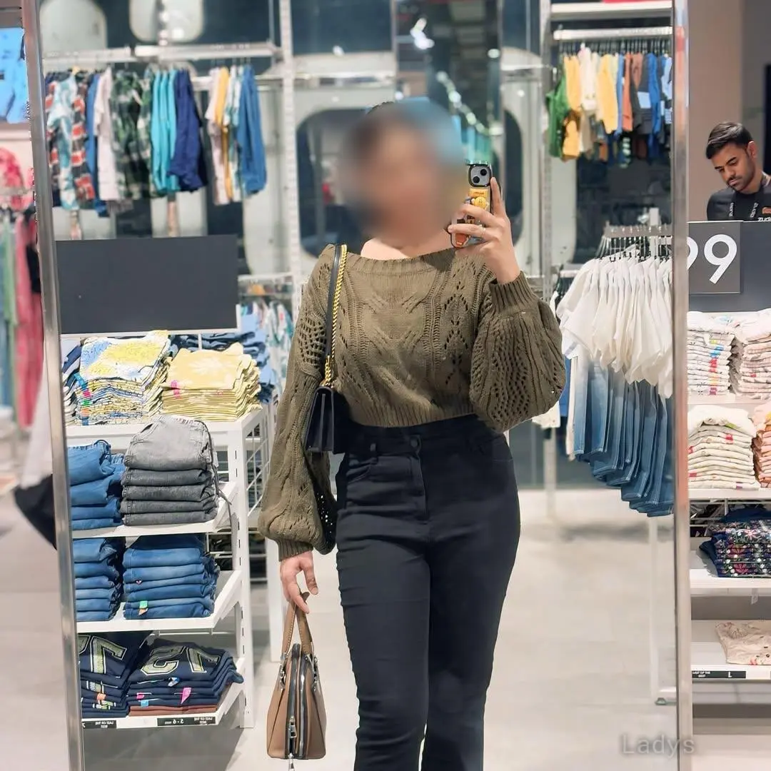 Ragini, 21 years old Chennai escort girl with big tits, height 153 sm, Weight  kg
