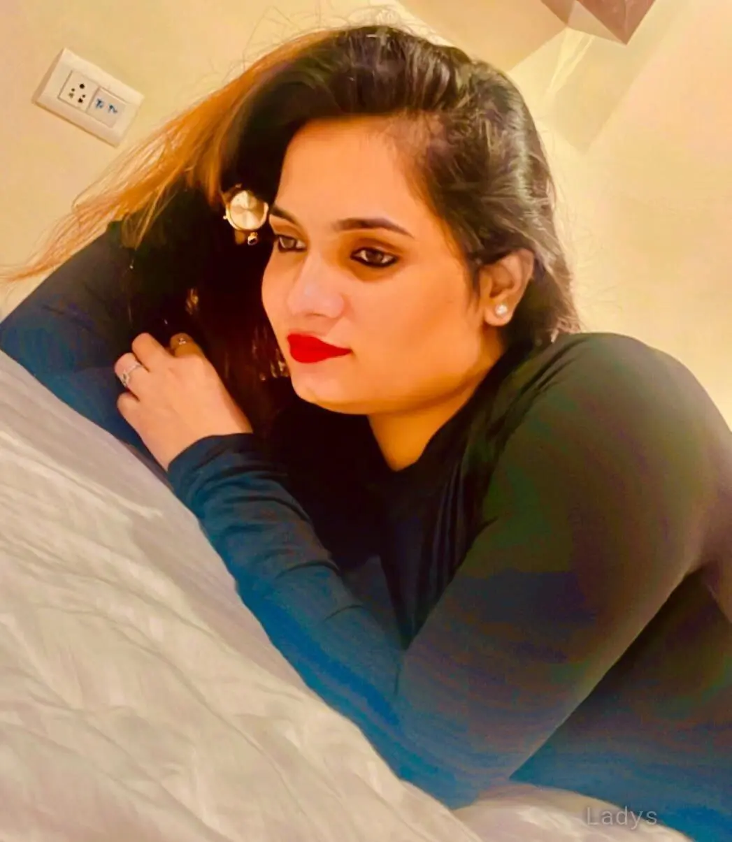 Reena, 19 years old Chennai escort girl with big tits, height 154 sm, Weight kg