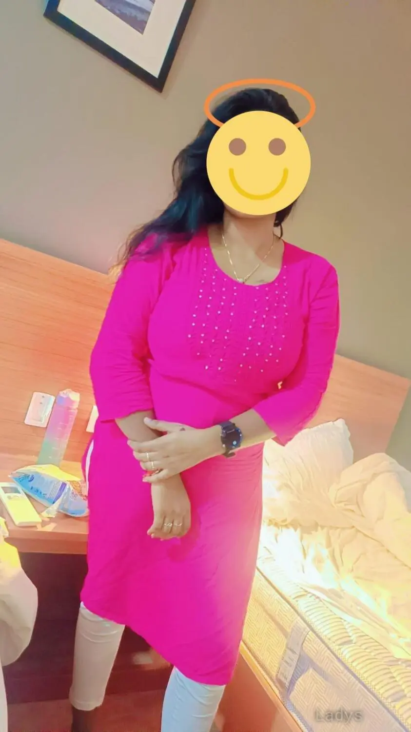 Riya, 23 years old Chennai escort girl with big tits, height  sm, Weight  kg