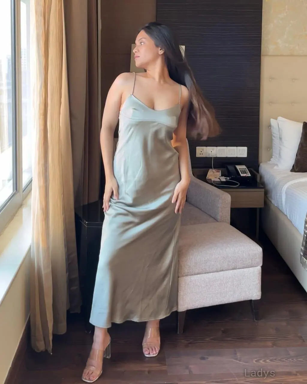 Roshni, 23 years old Chennai escort girl with big tits, height 154 sm, Weight kg
