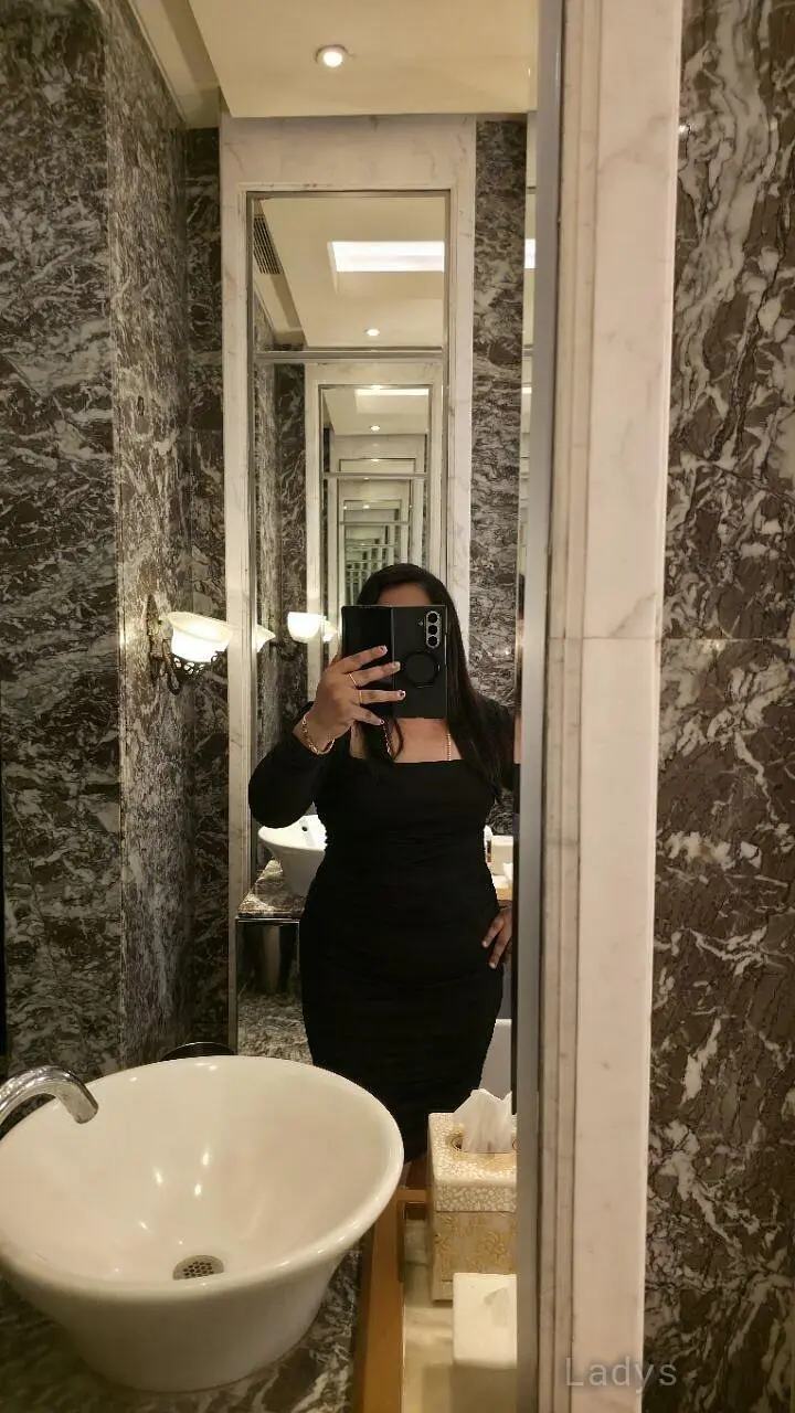 Sandhiya, 29 years old Chennai escort girl with big tits, height 165 sm, Weight  kg