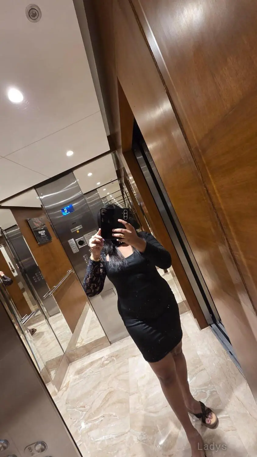 Sandhiya,  years old Chennai escort girl with big tits, height  sm, Weight  kg