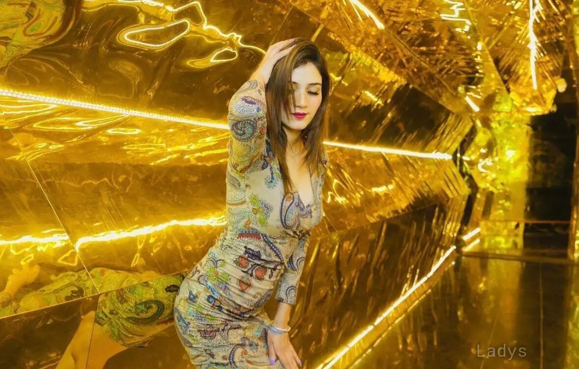 Shivani,  years old Chennai escort girl with big tits, height  sm, Weight  kg