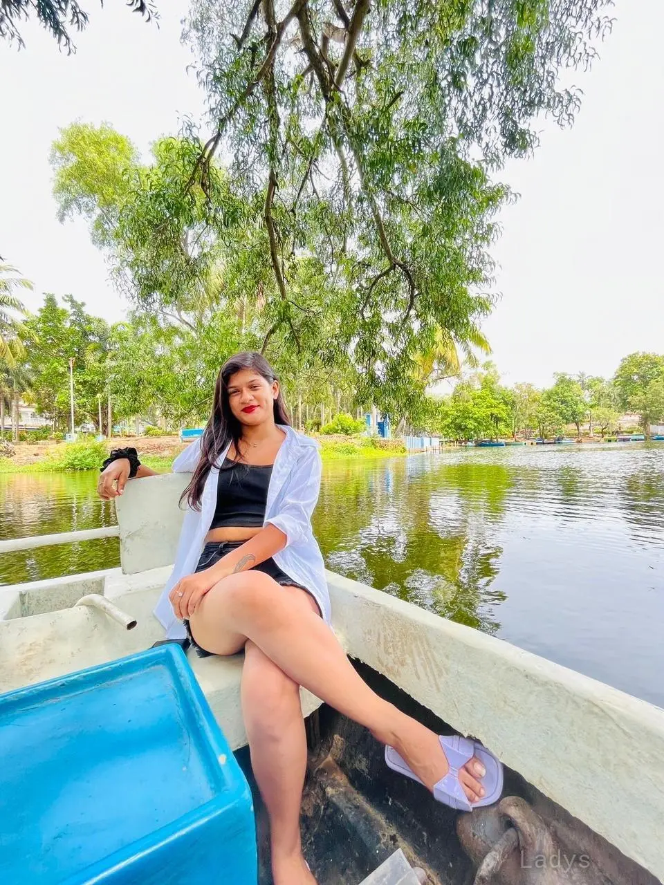 Siya,  years old Chennai escort girl with big tits, height  sm, Weight  kg