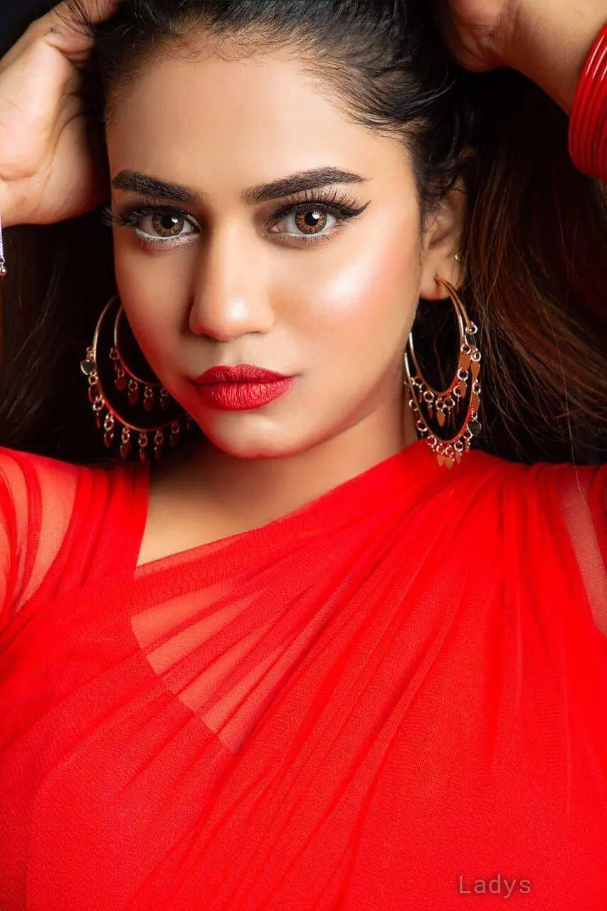 Soumya,  years old Chennai escort girl with big tits, height  sm, Weight  kg