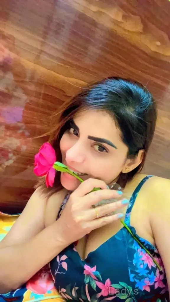 Sunita, years old Chennai escort girl with big tits, height sm, Weight kg