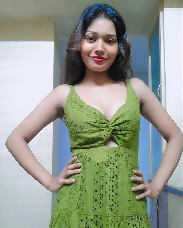 Tina, 22 years old Chennai escort girl with big tits, height 153 sm, Weight kg