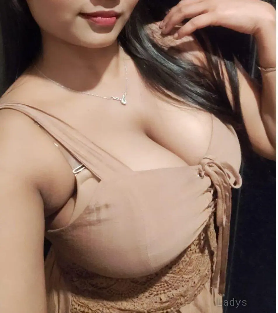 Bizz, 26 years beautiful nude Chennai escorts girl, height 168 sm, Weight kg