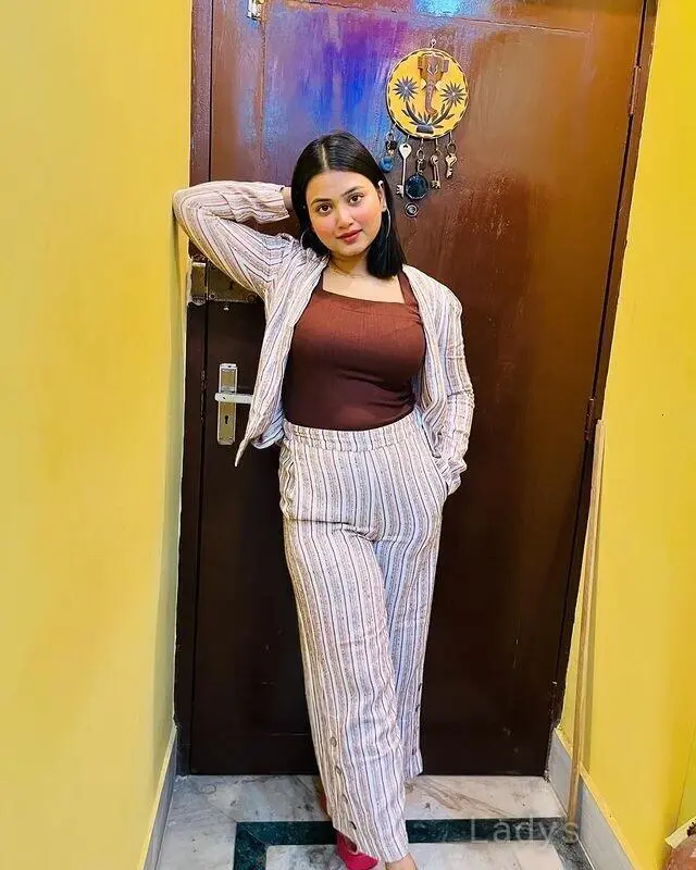 Chennai, 22 years beautiful nude Chennai escorts girl, height 151 sm, Weight kg