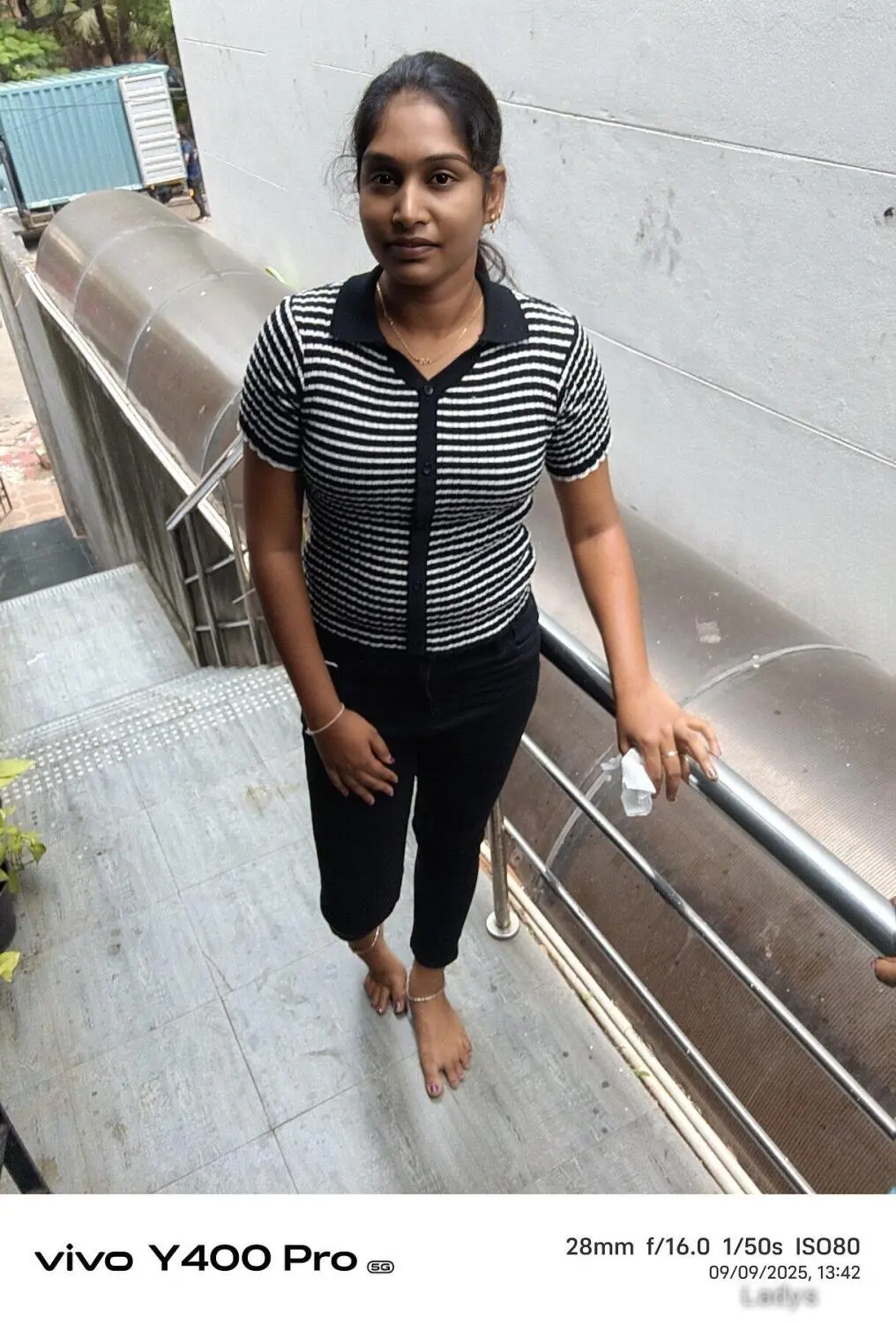 Devi, 23 years beautiful nude Chennai escorts girl, height 157 sm, Weight  kg