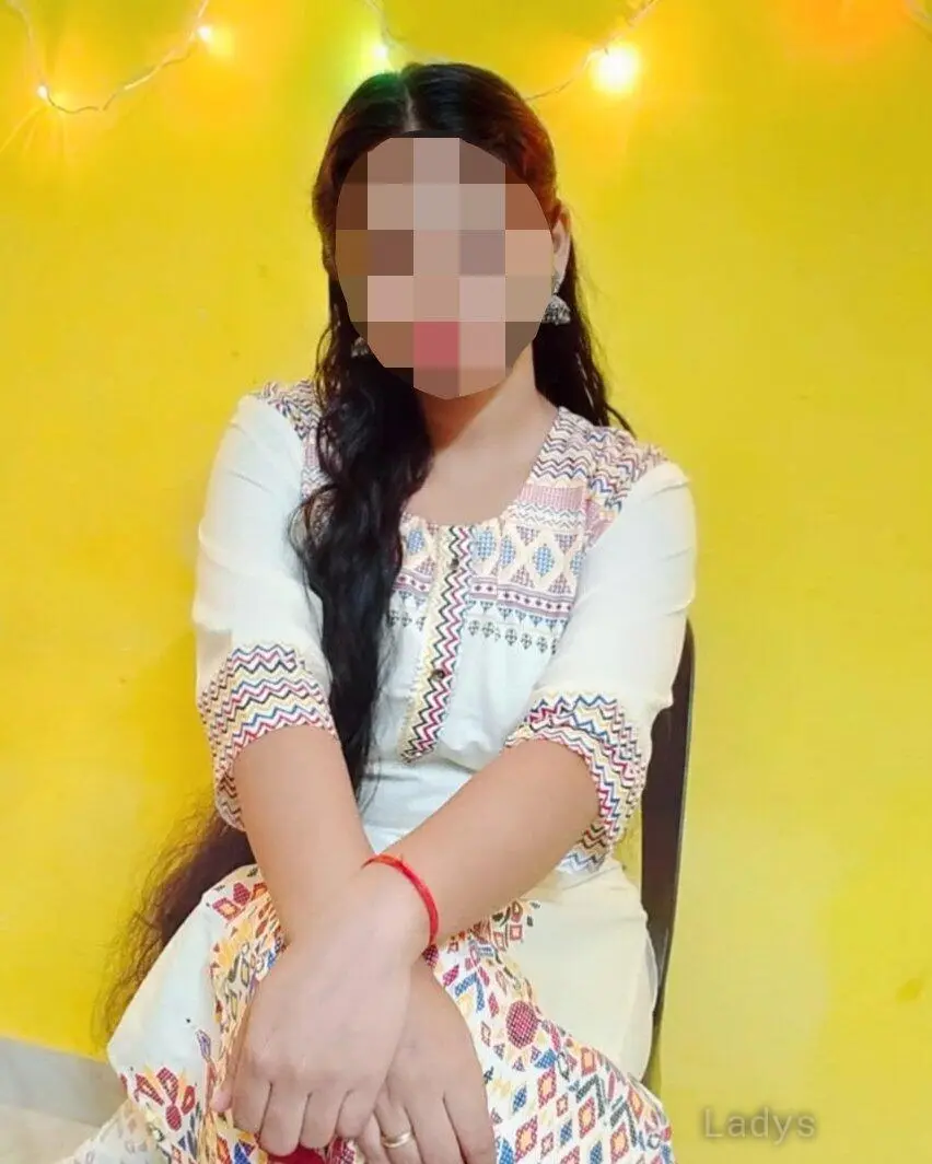 Divya cam and Meets (independent), 23 years beautiful nude Chennai escorts girl, height 160 sm, Weight  kg