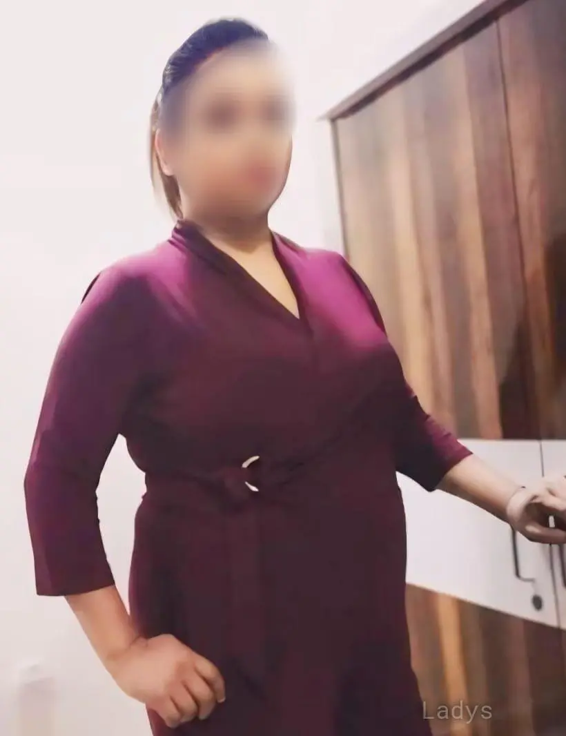 Emilia, 30 years beautiful nude Chennai escorts girl, height 159 sm, Weight  kg