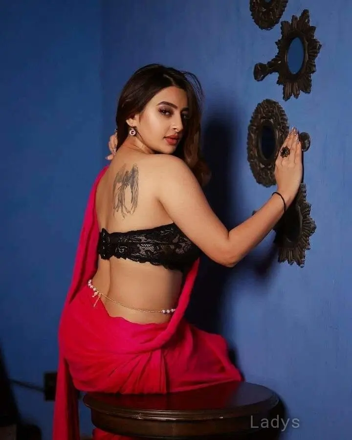 GUINDY/EGMORE/TEYNMPET/MEENAMBAKAM/VADAP,  years beautiful nude Chennai escorts girl, height  sm, Weight  kg