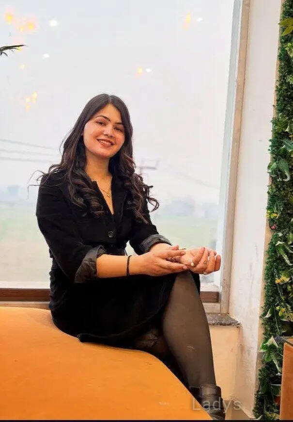 Heena, 23 years beautiful nude Chennai escorts girl, height 154 sm, Weight kg