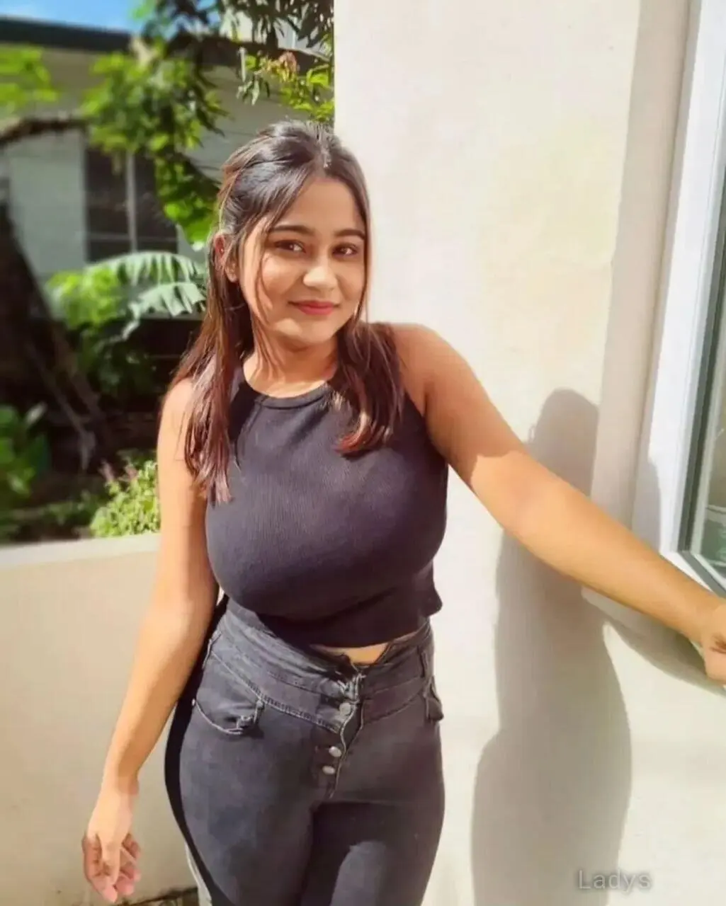 Himani, 23 years beautiful nude Chennai escorts girl, height 154 sm, Weight  kg