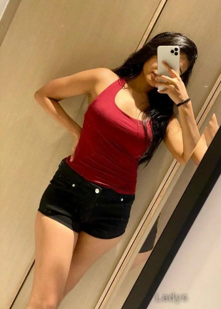 Ishu, 23 years beautiful nude Chennai escorts girl, height 185 sm, Weight kg