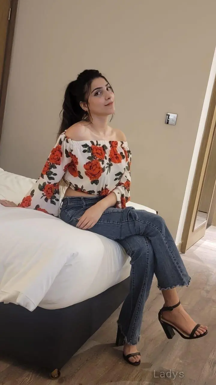 Janvi, 23 years beautiful nude Chennai escorts girl, height 165 sm, Weight  kg