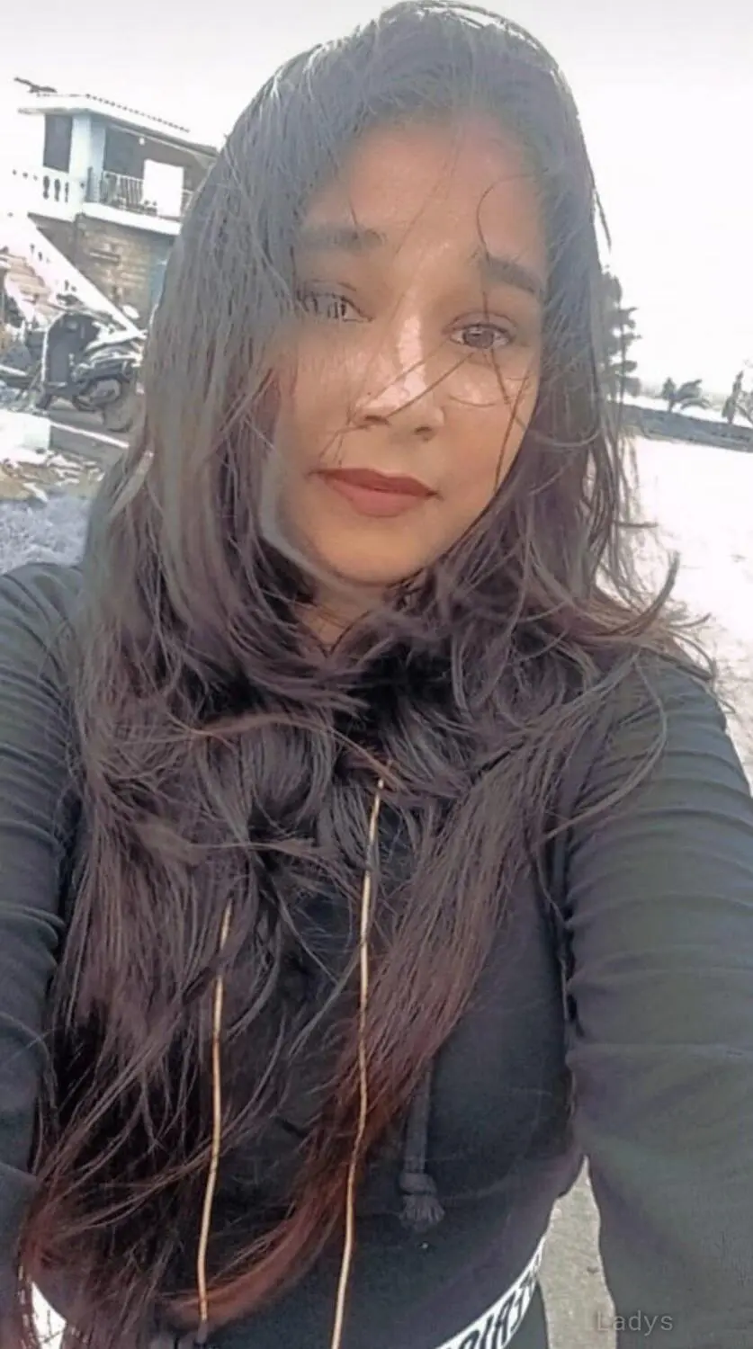 Jennifer, 23 years beautiful nude Chennai escorts girl, height 157 sm, Weight  kg