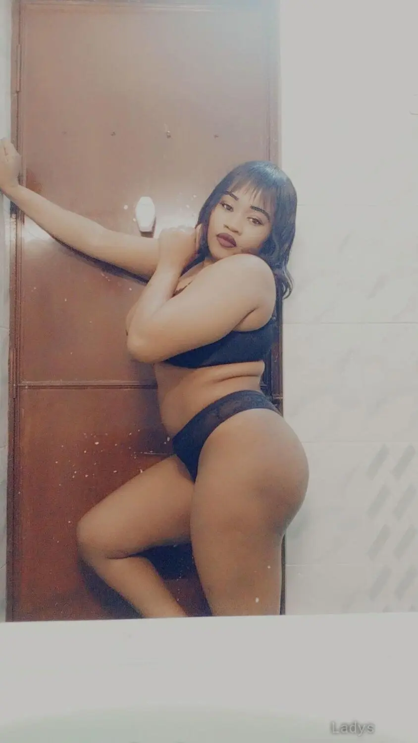 Jewels, 23 years beautiful nude Chennai escorts girl, height 155 sm, Weight kg