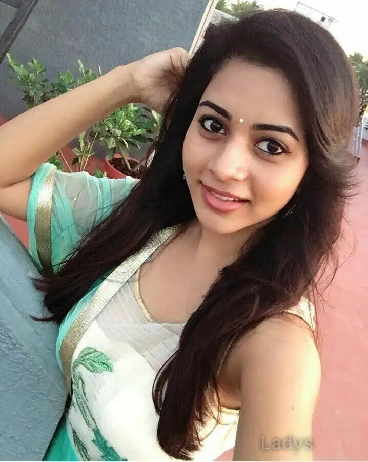 Kanika, 25 years beautiful nude Chennai escorts girl, height 154 sm, Weight kg