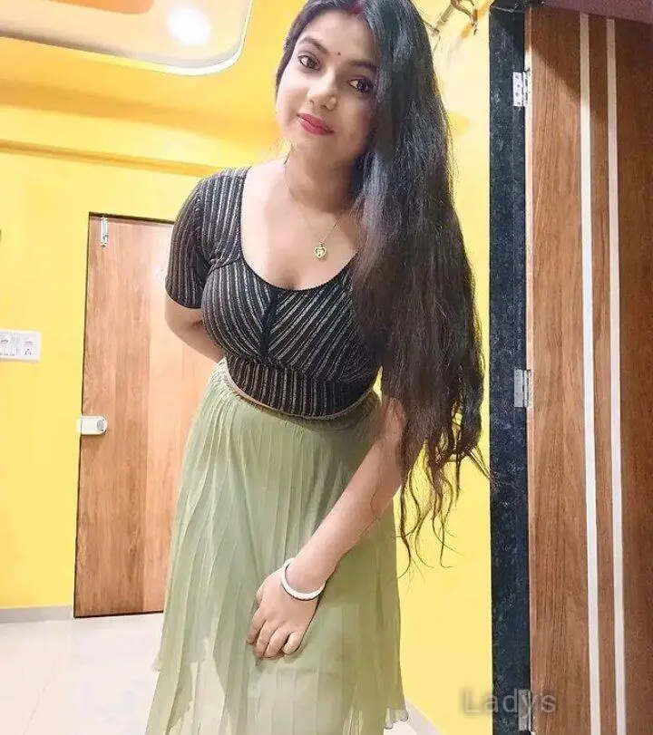 Karishma, 21 years beautiful nude Chennai escorts girl, height 168 sm, Weight  kg