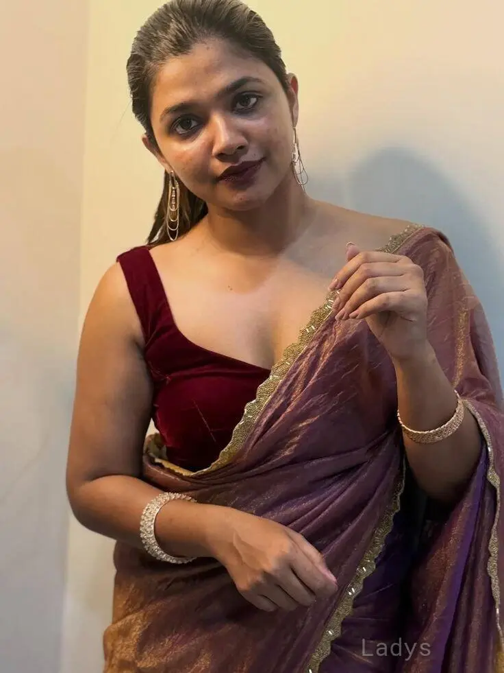 Khushi, 23 years beautiful nude Chennai escorts girl, height 154 sm, Weight  kg