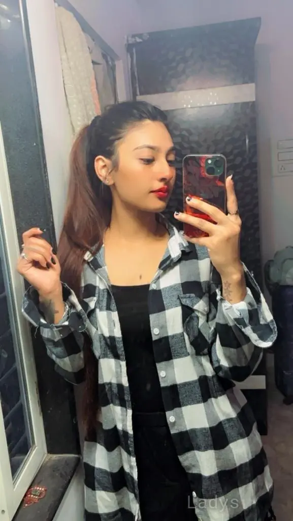 Lilly, 22 years beautiful nude Chennai escorts girl, height 155 sm, Weight  kg