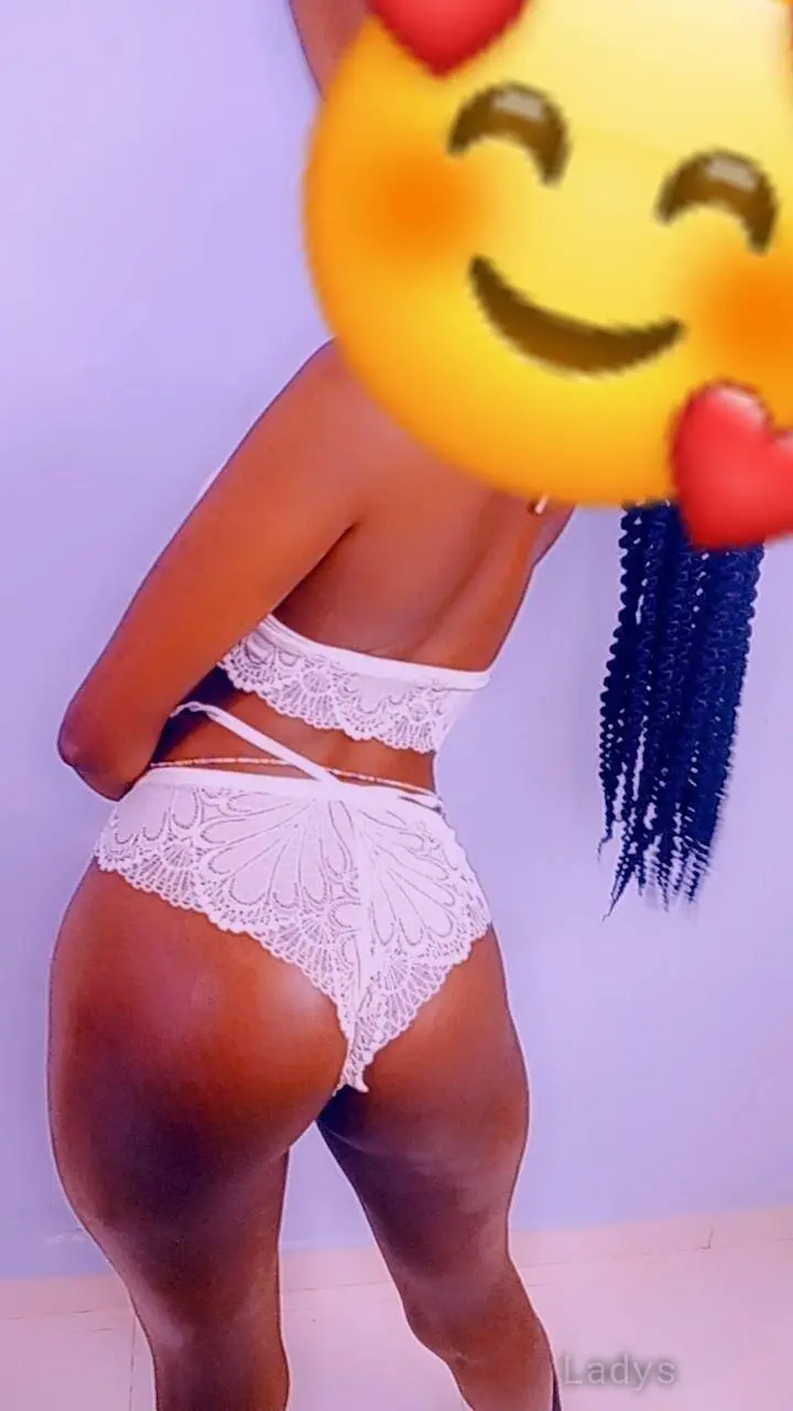 Lisa, 24 years beautiful nude Chennai escorts girl, height  sm, Weight  kg