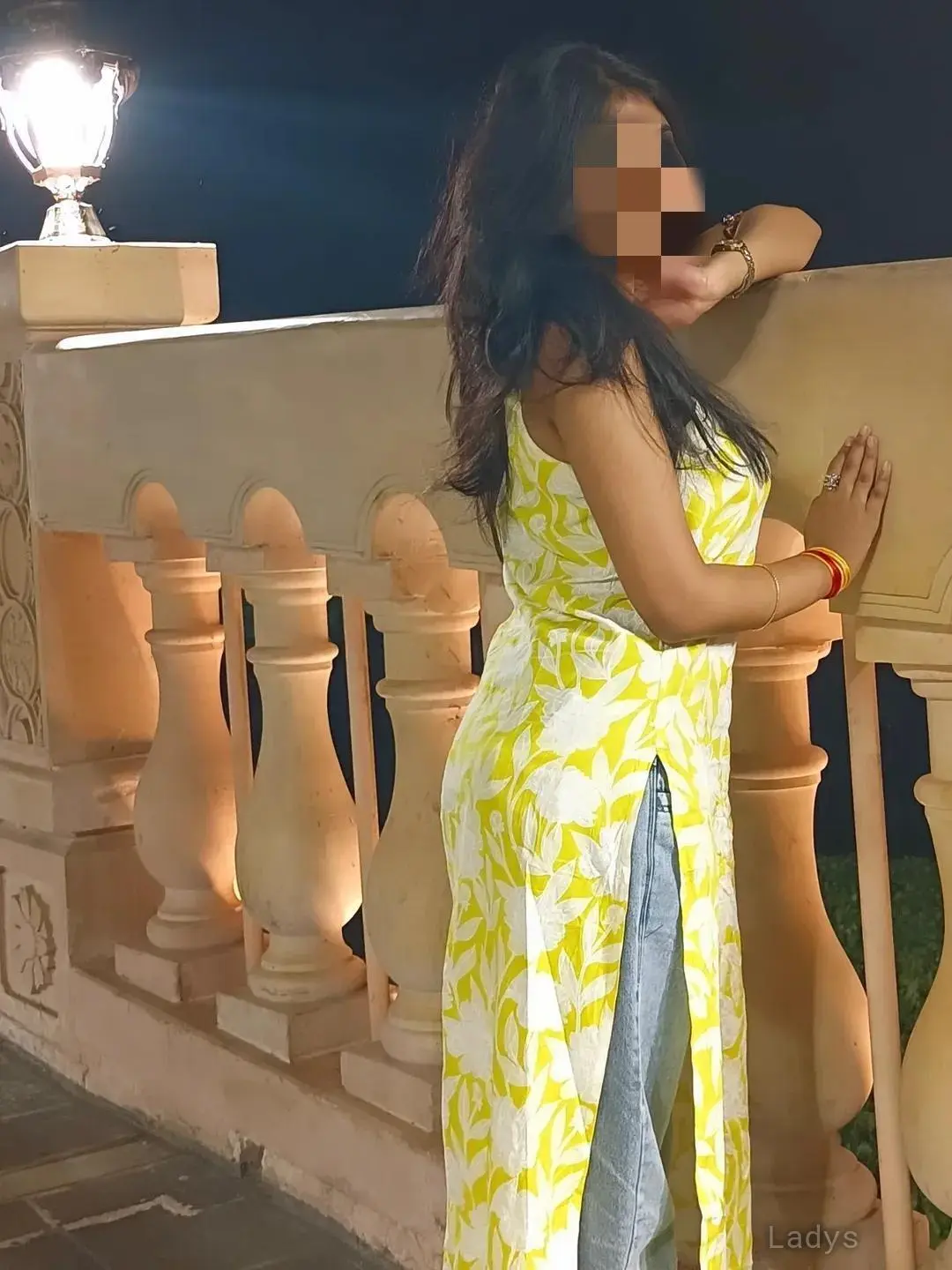 Mahira, 24 years beautiful nude Chennai escorts girl, height 164 sm, Weight  kg