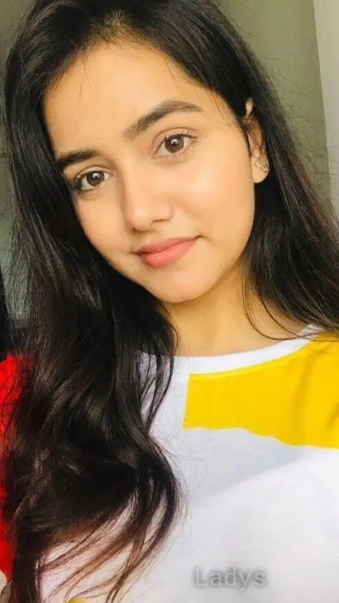 Nandini, 22 years beautiful nude Chennai escorts girl, height 157 sm, Weight  kg