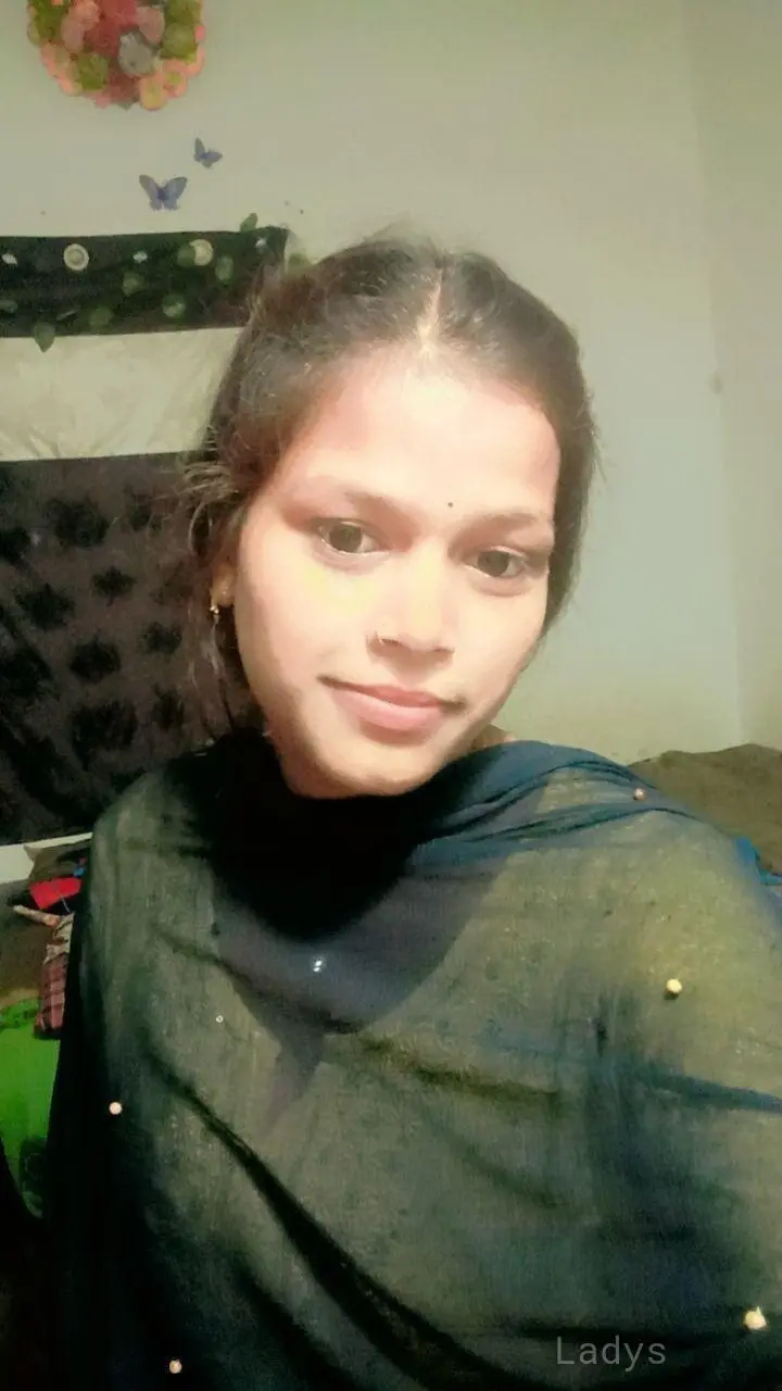Paro, 22 years beautiful nude Chennai escorts girl, height 153 sm, Weight  kg