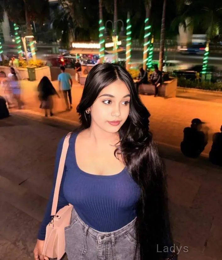 Pooja, 22 years beautiful nude Chennai escorts girl, height 155 sm, Weight  kg