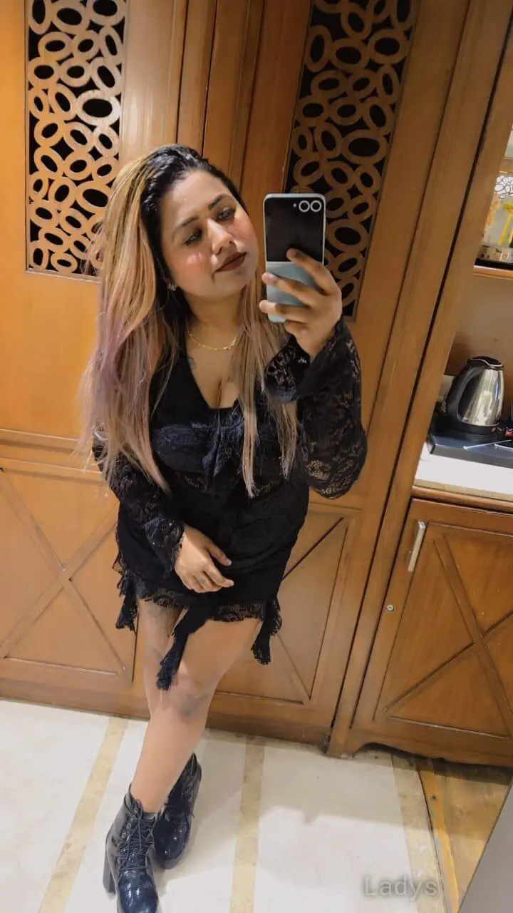 Radha, 24 years beautiful nude Chennai escorts girl, height 162 sm, Weight  kg
