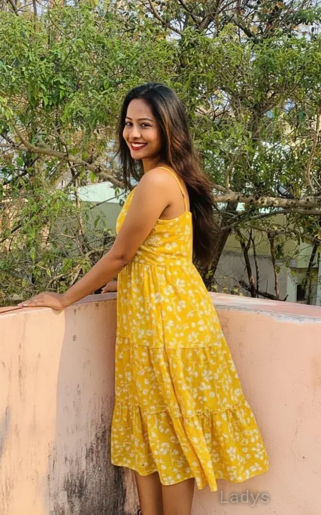 Riya, 23 years beautiful nude Chennai escorts girl, height 157 sm, Weight  kg