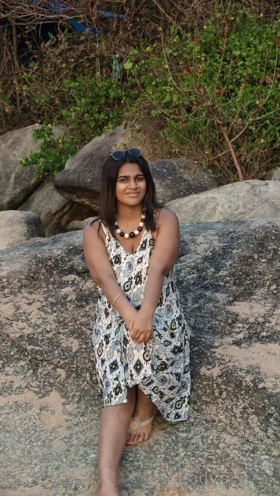 Riya, 23 years beautiful nude Chennai escorts girl, height 153 sm, Weight  kg