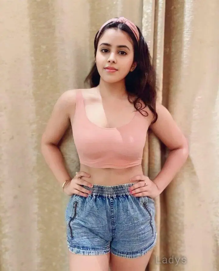 Roshni Joshi, 24 years beautiful nude Chennai escorts girl, height 170 sm, Weight  kg