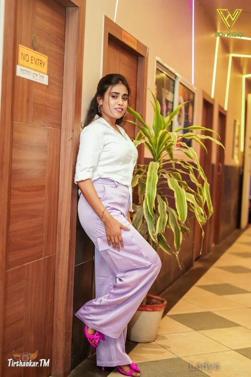 SARIKA,  years beautiful nude Chennai escorts girl, height  sm, Weight  kg