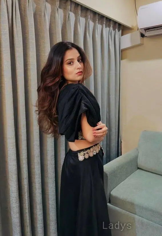 Soumya, 22 years beautiful nude Chennai escorts girl, height 160 sm, Weight kg