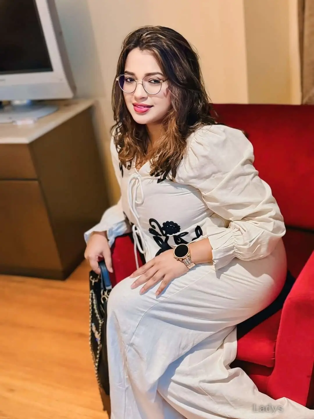 Tamil, 21 years beautiful nude Chennai escorts girl, height 161 sm, Weight kg