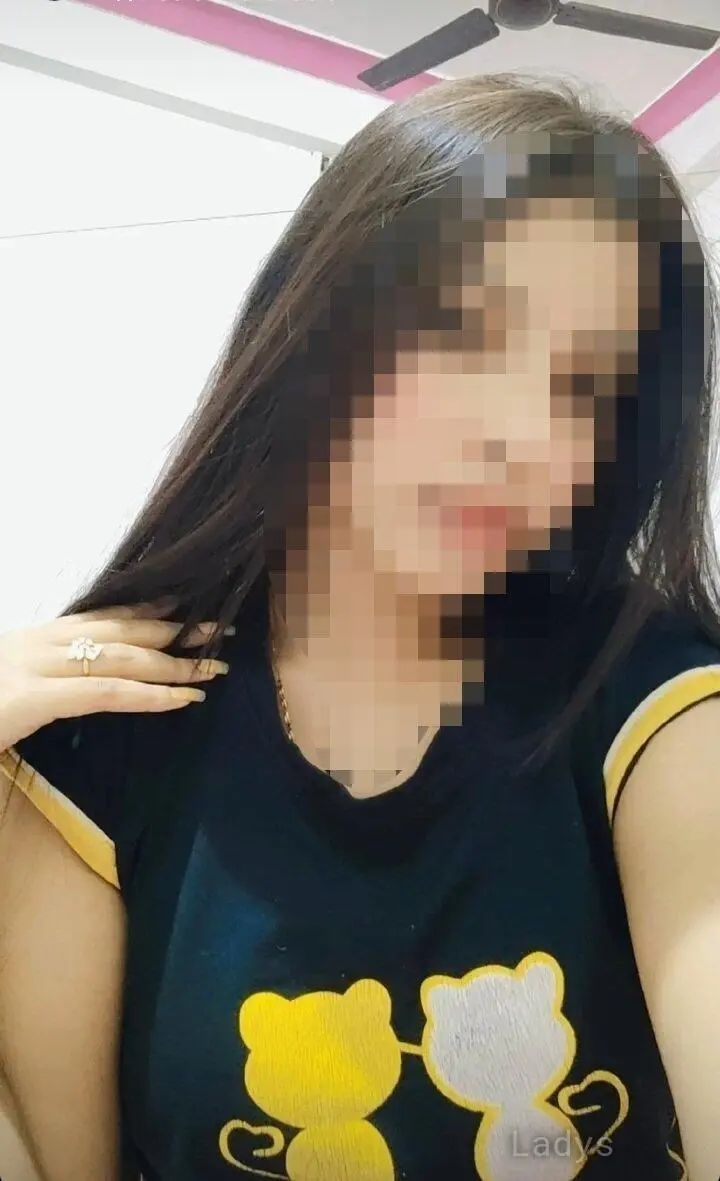 Vicky, 24 years beautiful nude Chennai escorts girl, height 164 sm, Weight kg