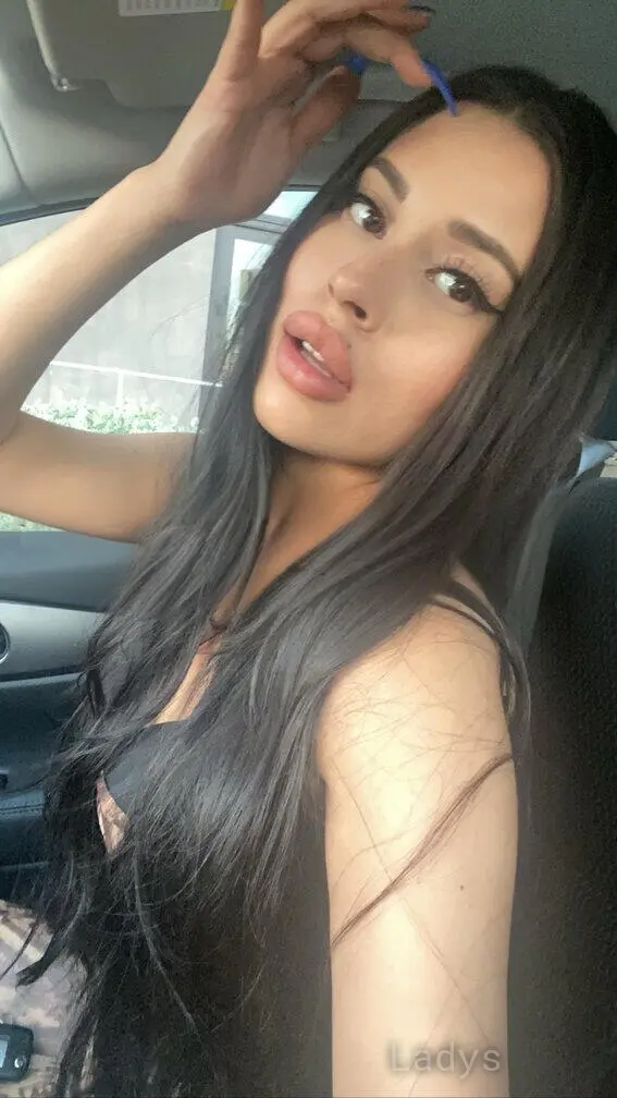 Camille, 24 years old Chicago escort girl with big tits, height 159 sm, Weight 52 kg