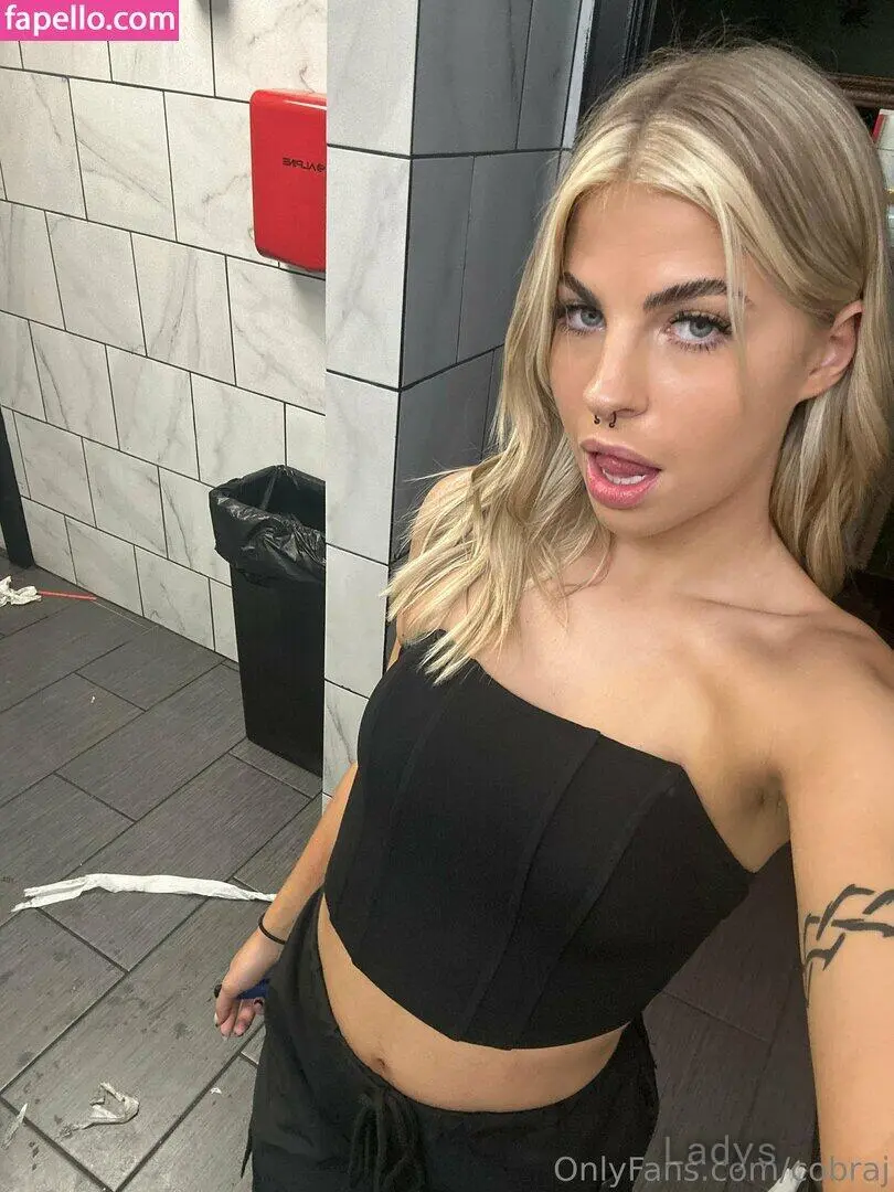 Cobra J, 26 years old Chicago escort girl with big tits, height 167 sm, Weight 65 kg