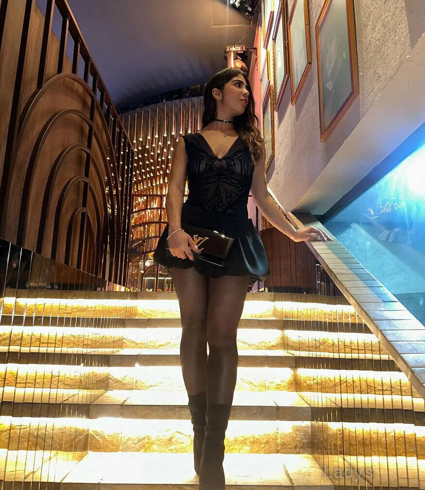 Alexandra, 25 years beautiful nude Chicago escorts girl, height 160 sm, Weight 55 kg