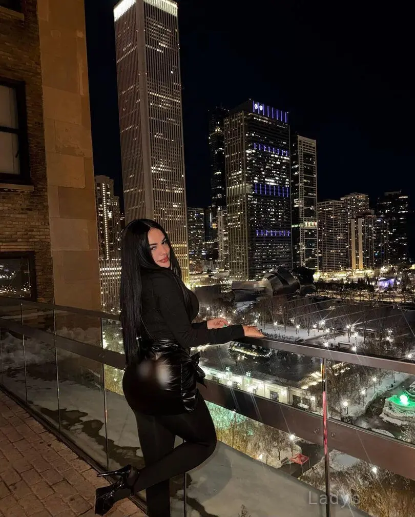 Alisha, 24 years beautiful nude Chicago escorts girl, height 160 sm, Weight 57 kg