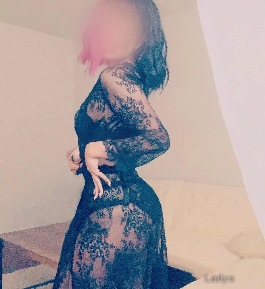 Amira Wilde, 27 years beautiful nude Chicago escorts girl, height 168 sm, Weight 58 kg