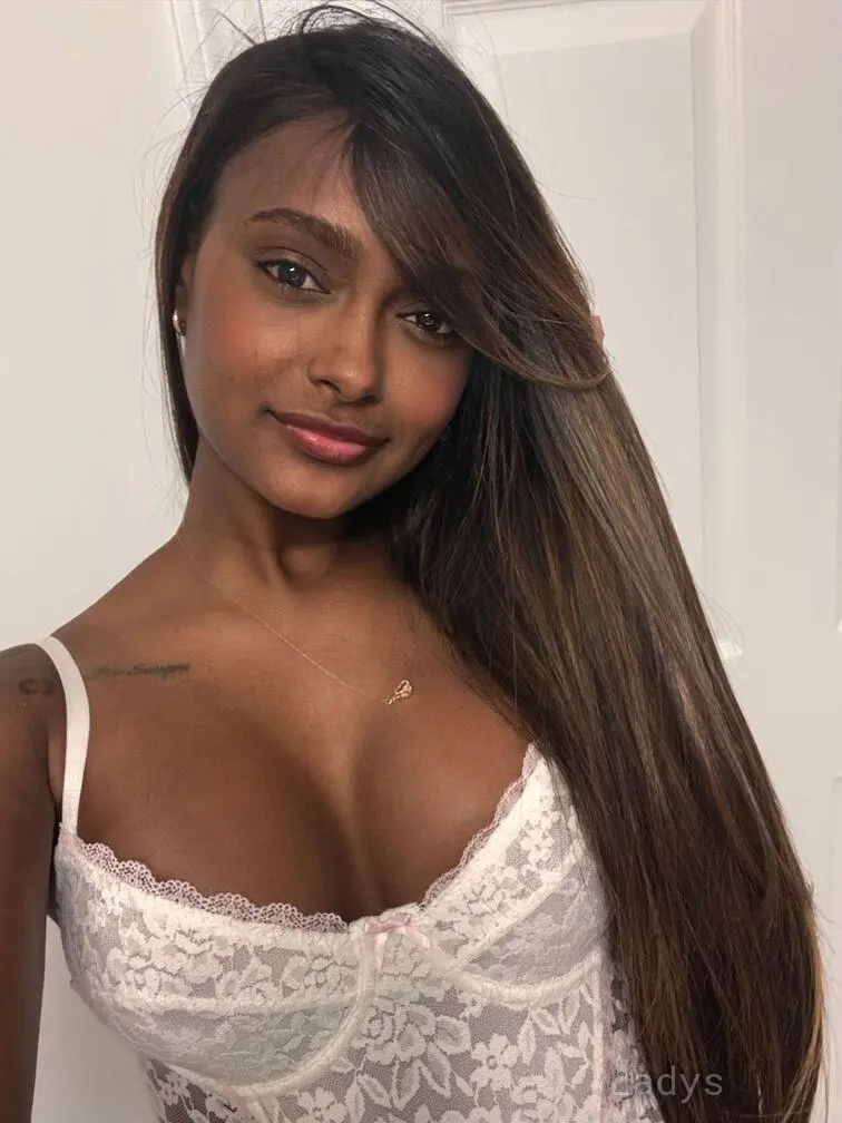 Darla, 24 years beautiful nude Chicago escorts girl, height 164 sm, Weight 54 kg