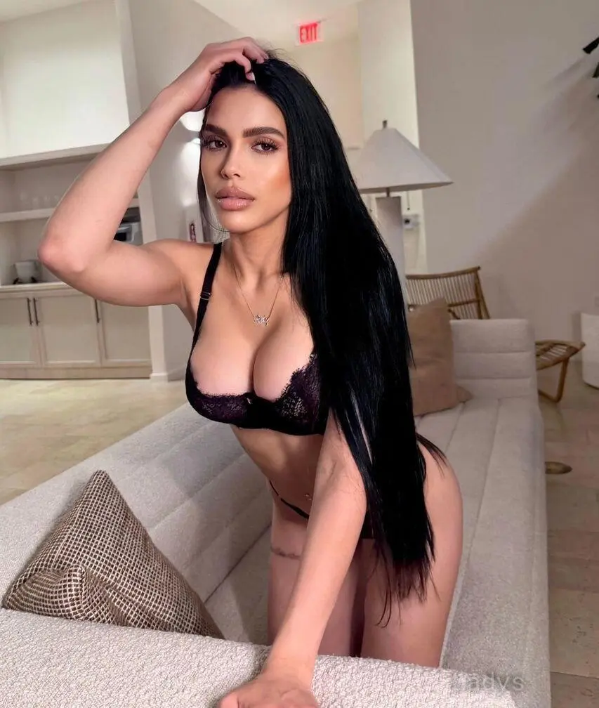 Emma, 22 years beautiful nude Chicago escorts girl, height 167 sm, Weight 54 kg