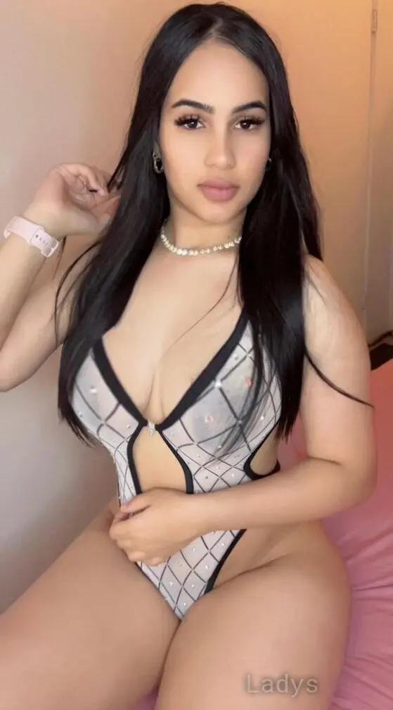 Karol, 23 years beautiful nude Chicago escorts girl, height 160 sm, Weight 56 kg