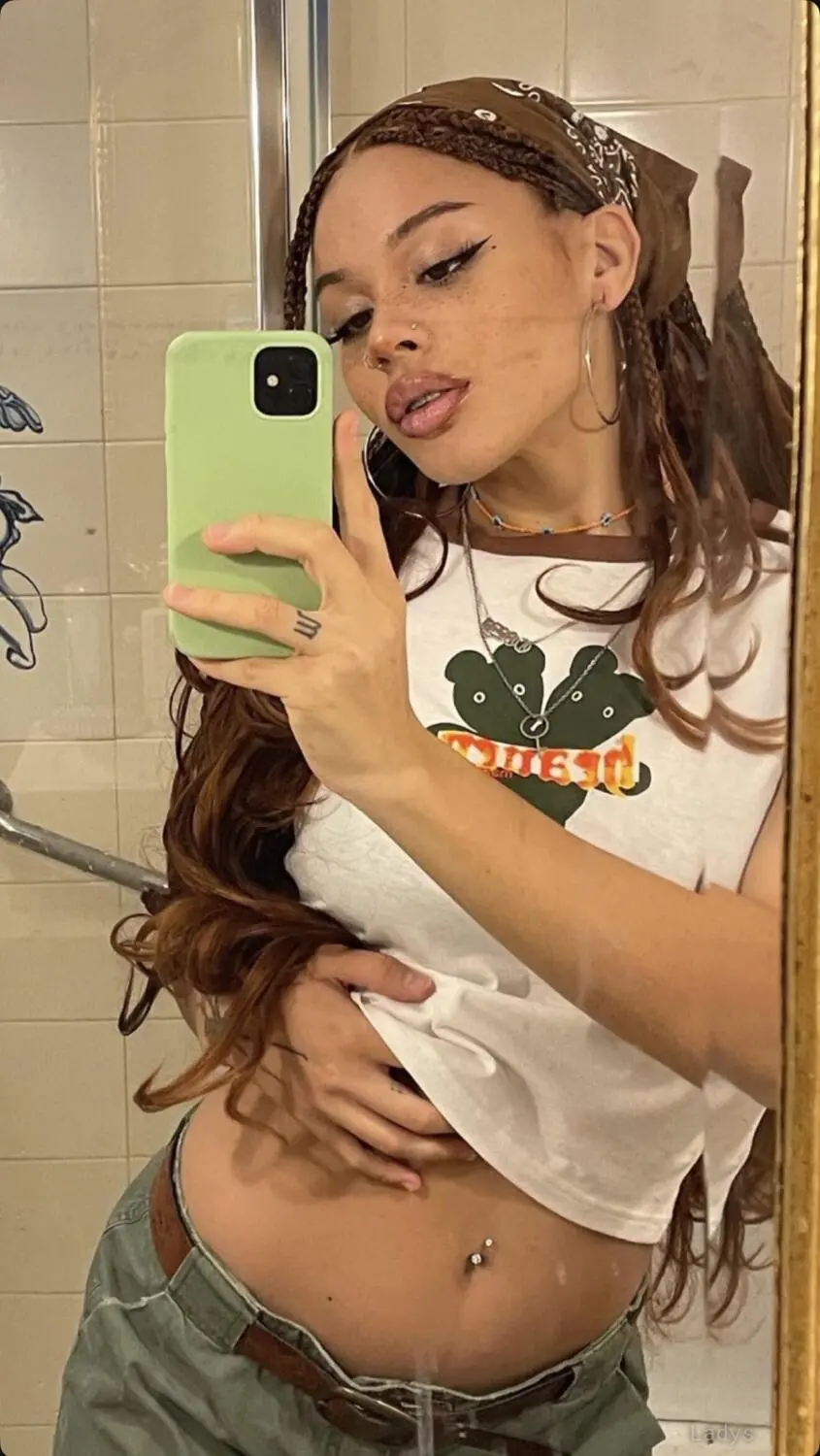 Leggett sharina, 26 years beautiful nude Chicago escorts girl, height 163 sm, Weight 46 kg