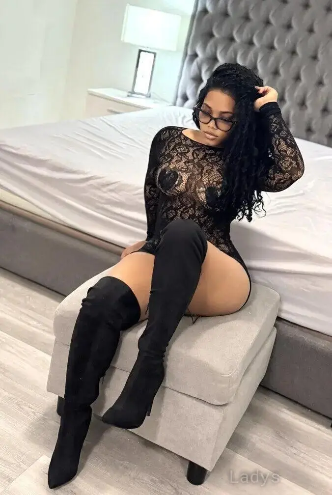 Rihanna, 27 years beautiful nude Chicago escorts girl, height 160 sm, Weight 57 kg